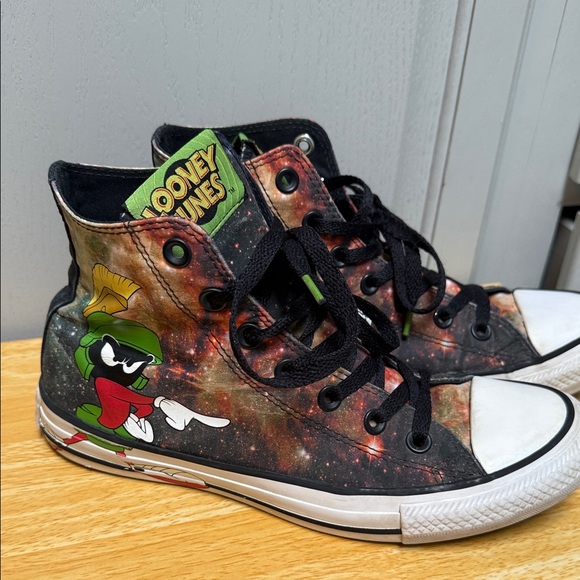 Converse All Star Hi Looney Tunes Marvin The Martian ( Size 8 woman 6 mens) - Picture 1 of 17